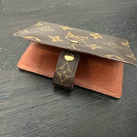 Louis Vuitton Monogram Wallet - Picture 2 of 4